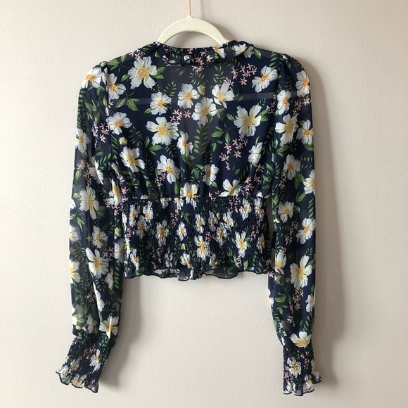 Floral Boutique Top in Size Small - Picture 2 of 5